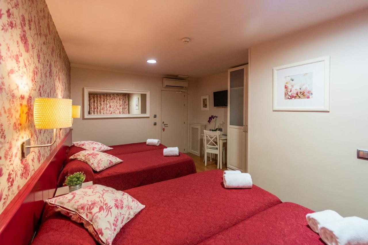 Hostal Matheu Madrid Esterno foto