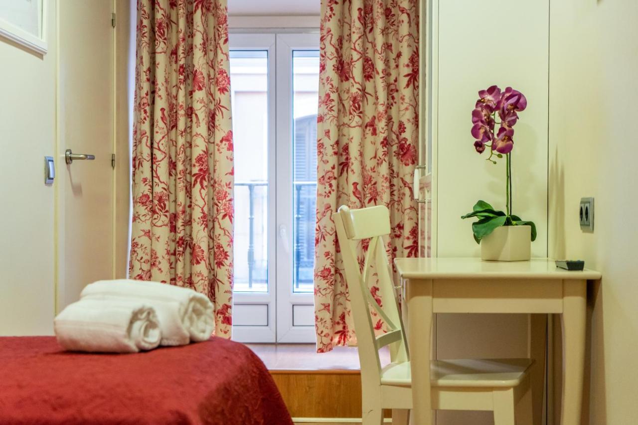 Hostal Matheu Madrid Esterno foto