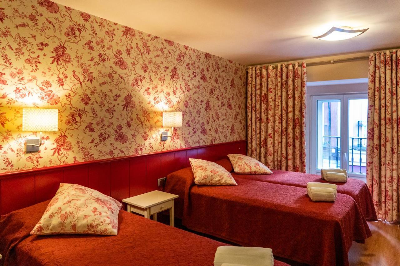 Hostal Matheu Madrid Esterno foto