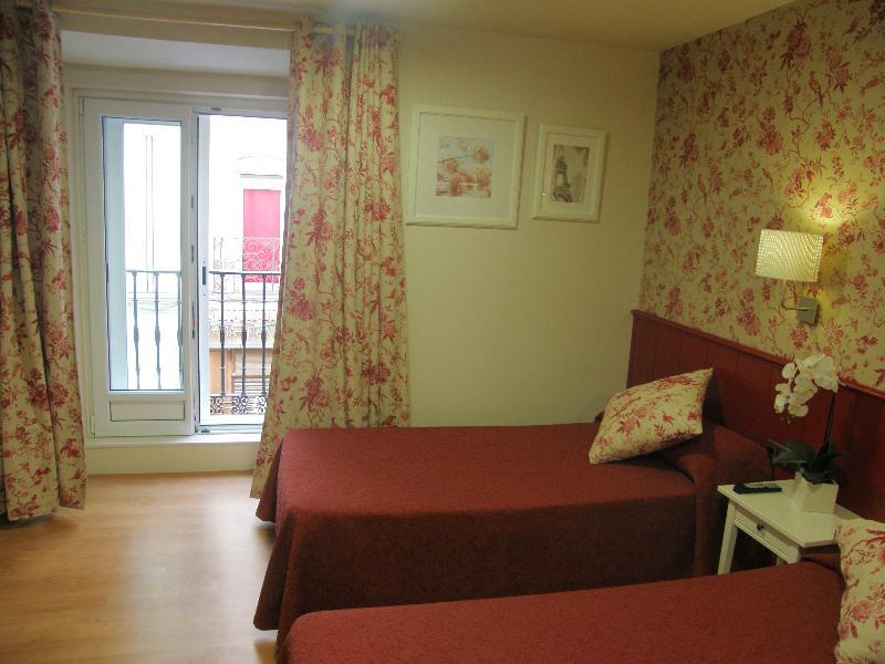 Hostal Matheu Madrid Esterno foto